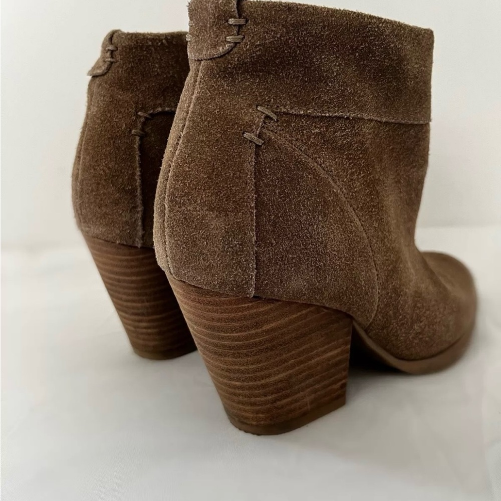 Steve Madden Brown Ankle Booties with Chunky Heel - Size 6